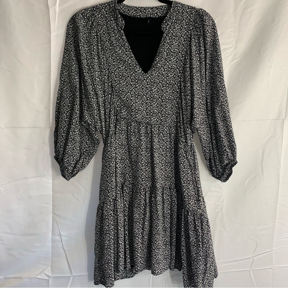 Staple the Label Chic Black & White Floral V-Neck Smock Mini Dress, size XS
